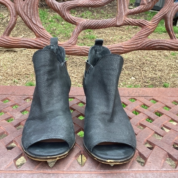💋Lucky Brand Pebbled Leather Black Peep Toe Block Heel Ankle Booties - Picture 3 of 9